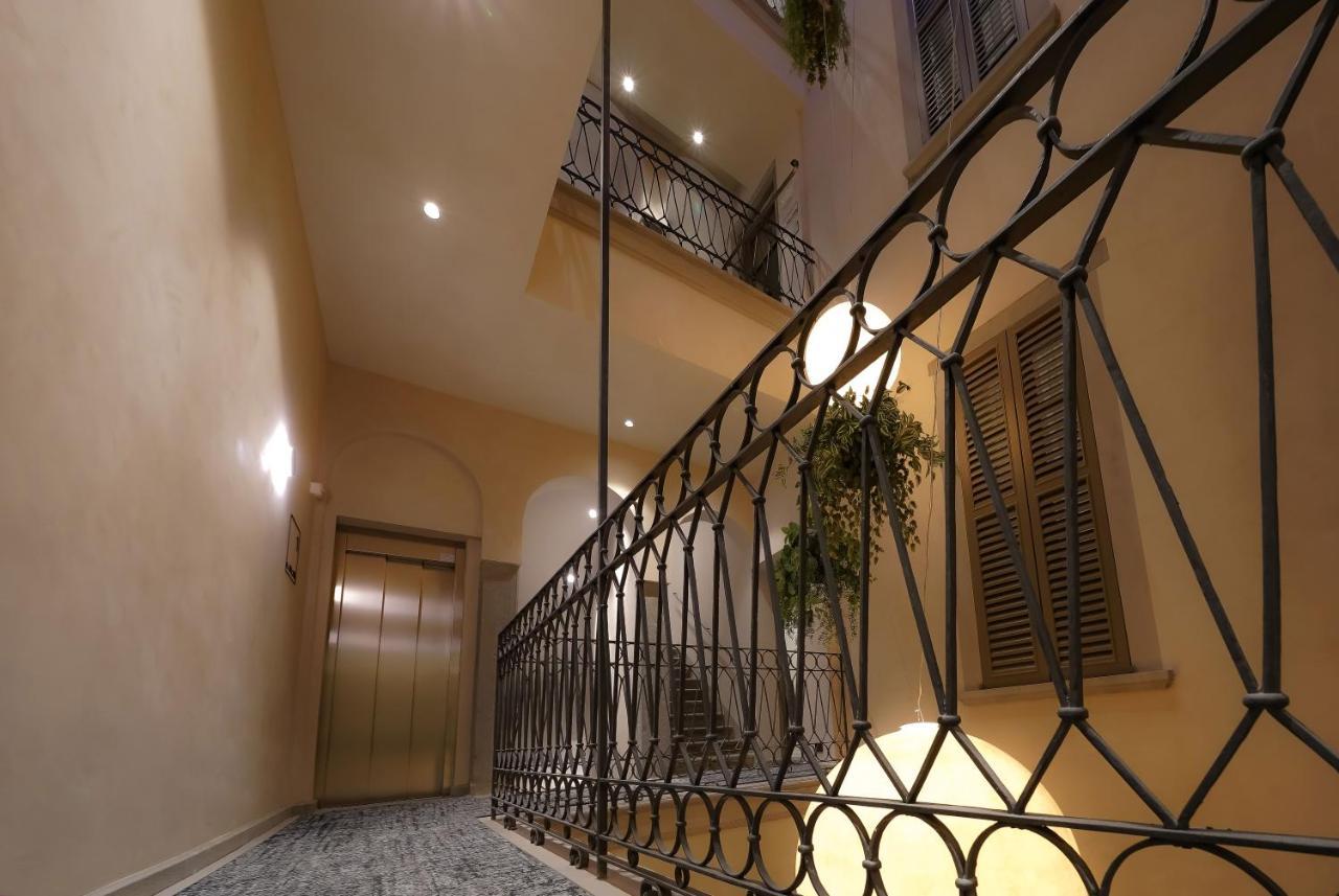 Bergamo Inn 21 Exterior photo Interior of the hotel