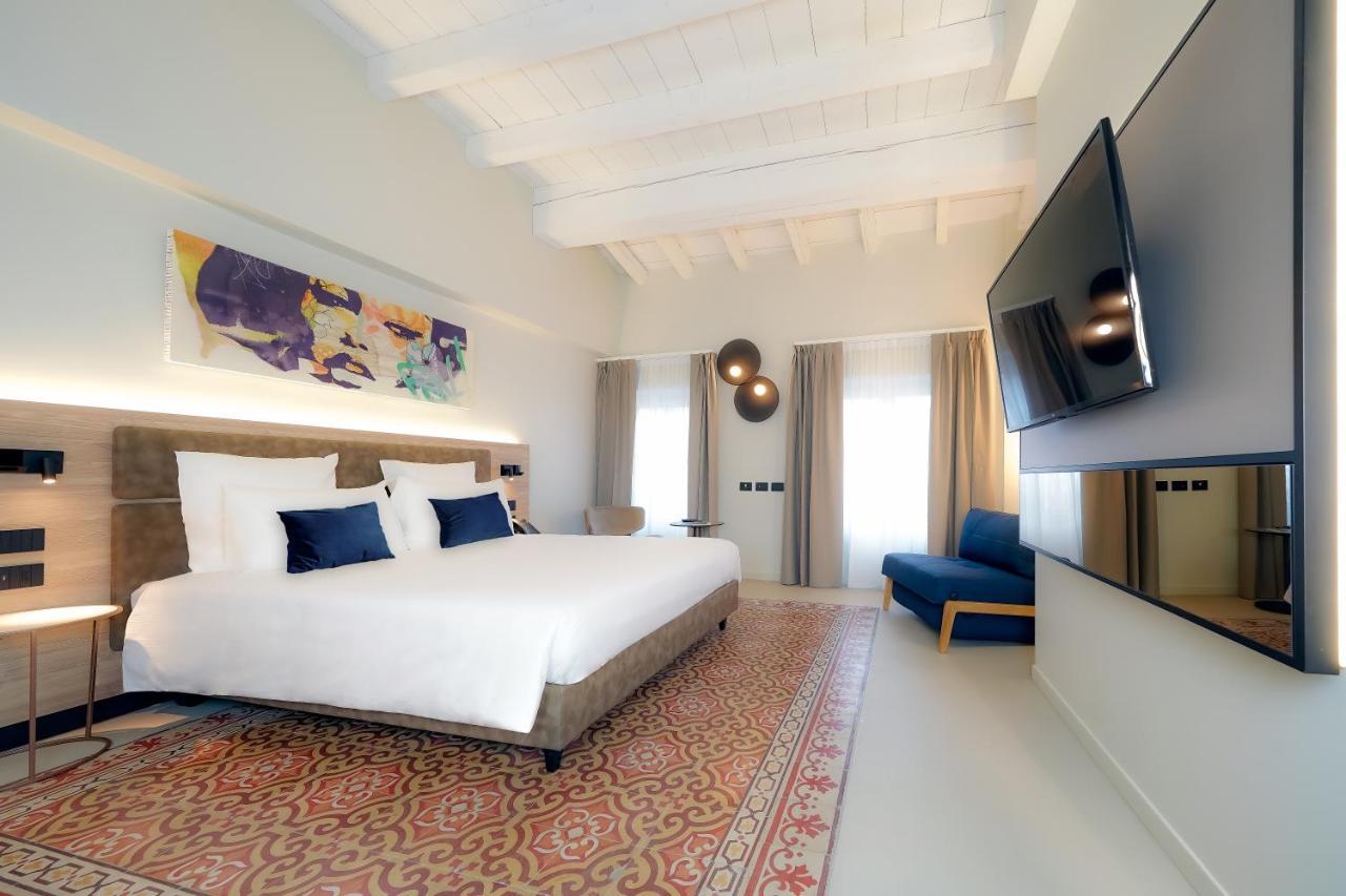 Bergamo Inn 21 Exterior photo Deluxe Room